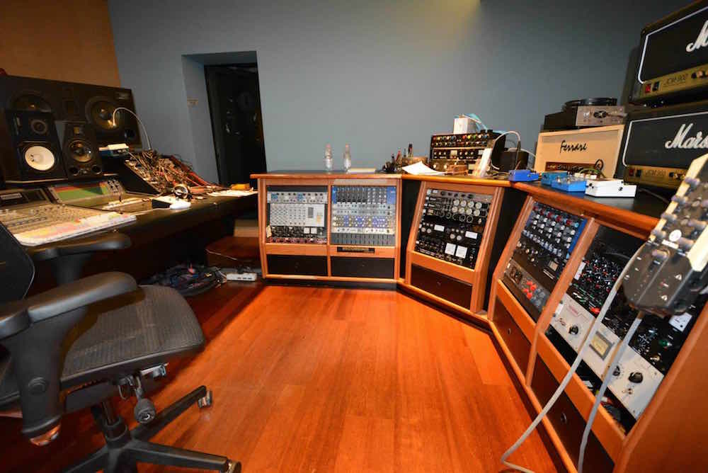 Over studio. M,ove studio.
