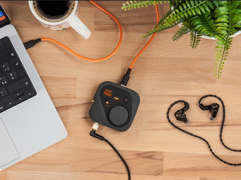 IK Multimedia ARC ON EAR Ver 1.5 iem in ear monitor review opionion recensione luca pilla audiofader sennhesier ie 100 pro